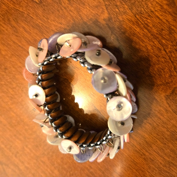 Unique Vintage Shell Disc Bracelet - Picture 3 of 7